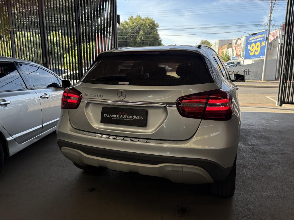 MERCEDES-BENZ GLA 200 - Foto