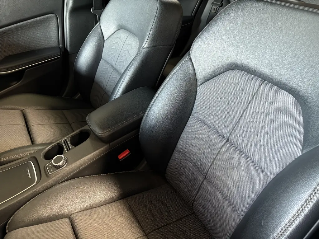 MERCEDES-BENZ GLA 200 - Foto