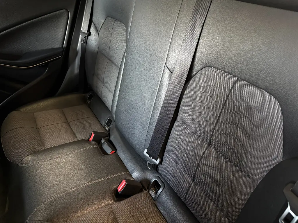 MERCEDES-BENZ GLA 200 - Foto