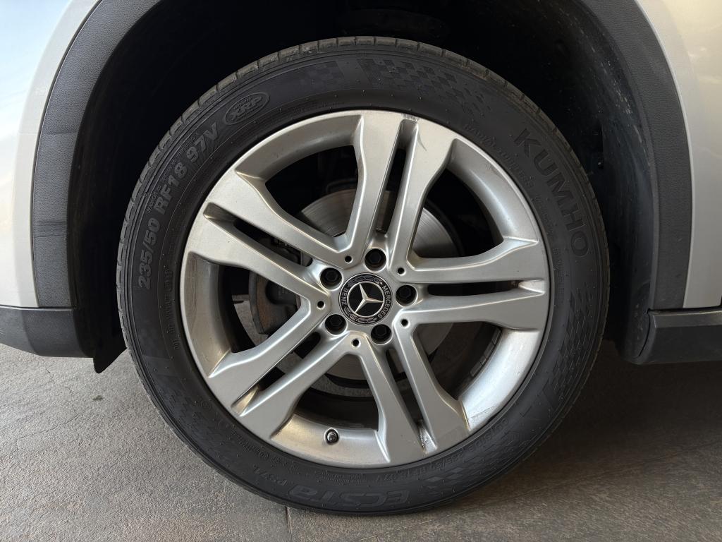 MERCEDES-BENZ GLA 200 - Foto