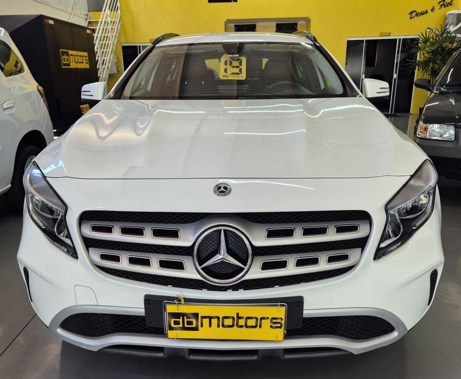 MERCEDES-BENZ GLA 200 - Foto