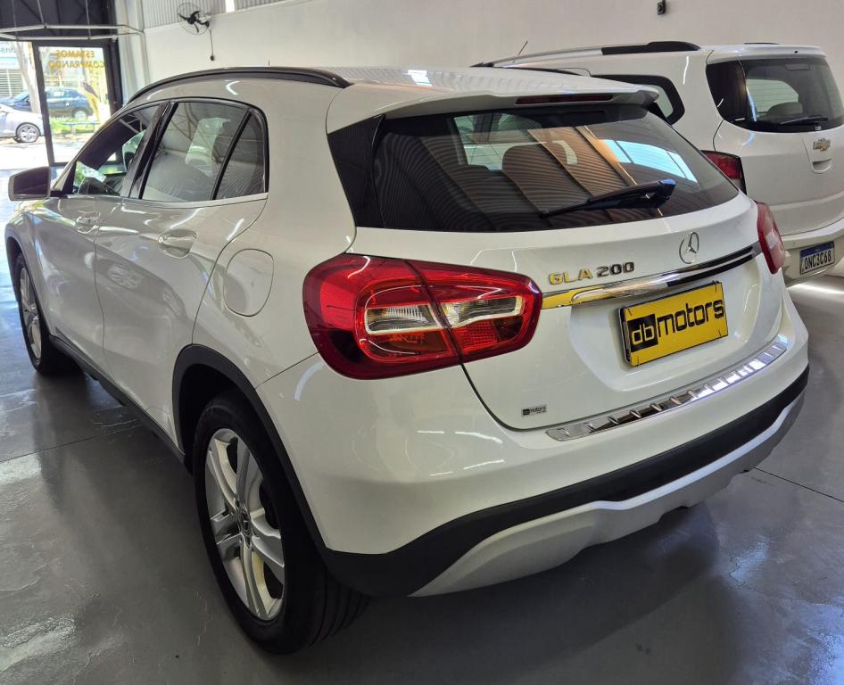 MERCEDES-BENZ GLA 200 - Foto