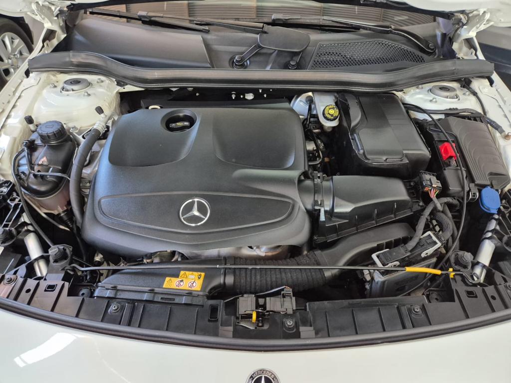 MERCEDES-BENZ GLA 200 - Foto