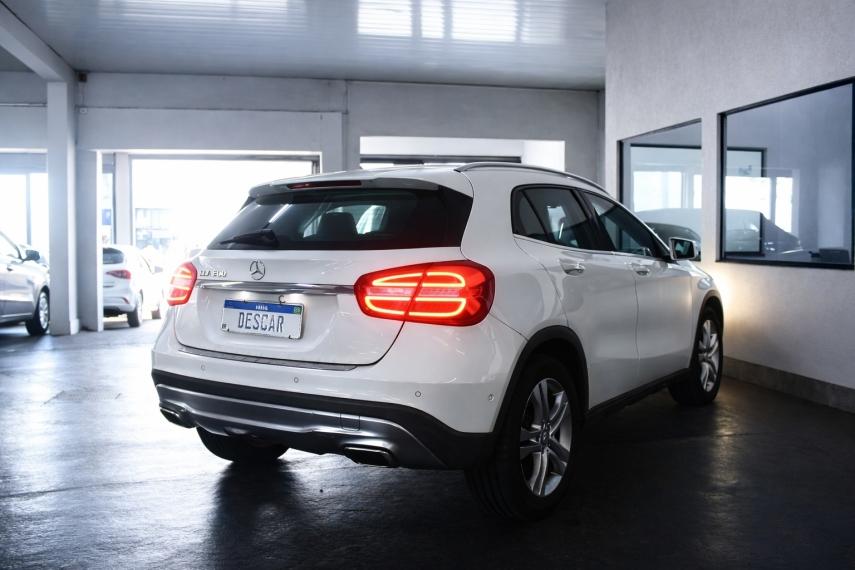 MERCEDES-BENZ GLA 200 - Foto