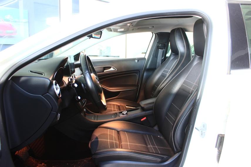 MERCEDES-BENZ GLA 200 - Foto