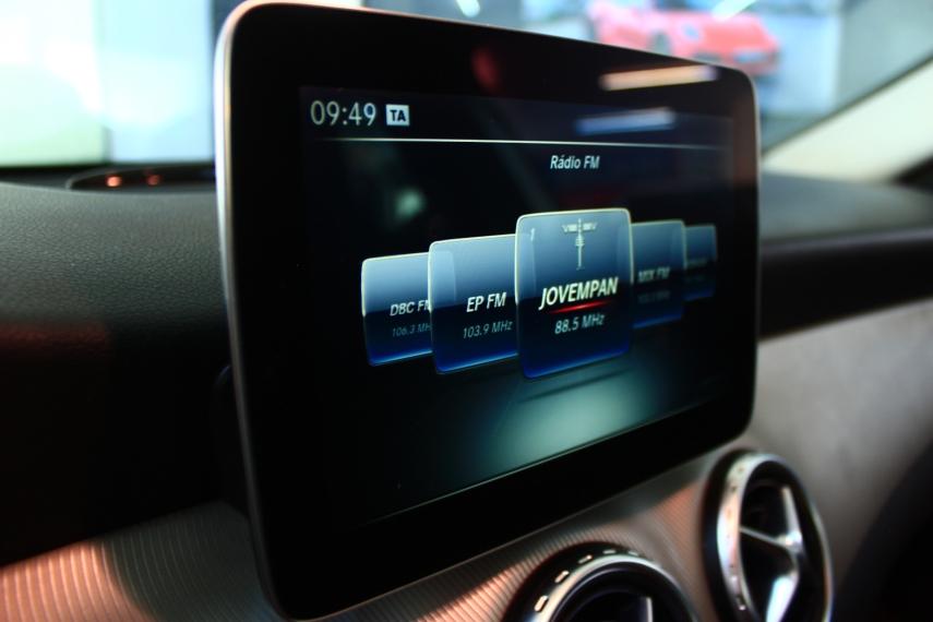 MERCEDES-BENZ GLA 200 - Foto