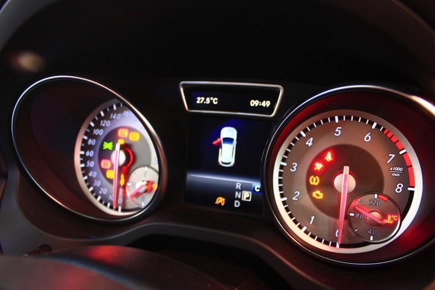 MERCEDES-BENZ GLA 200 - Foto