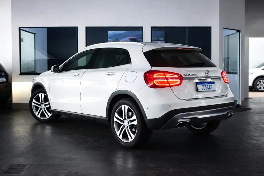 MERCEDES-BENZ GLA 200 - Foto