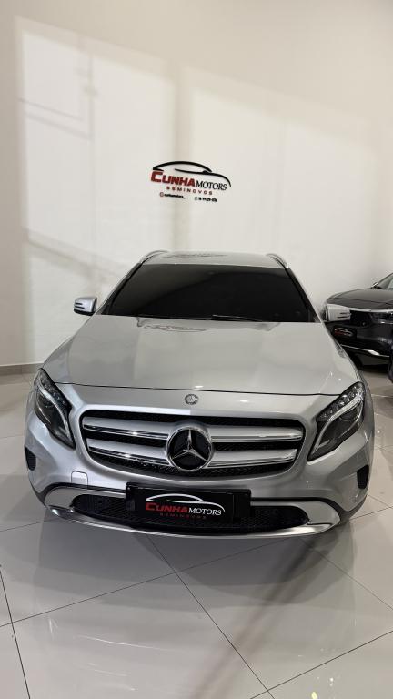 MERCEDES-BENZ GLA 200 - Foto