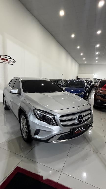 MERCEDES-BENZ GLA 200 - Foto