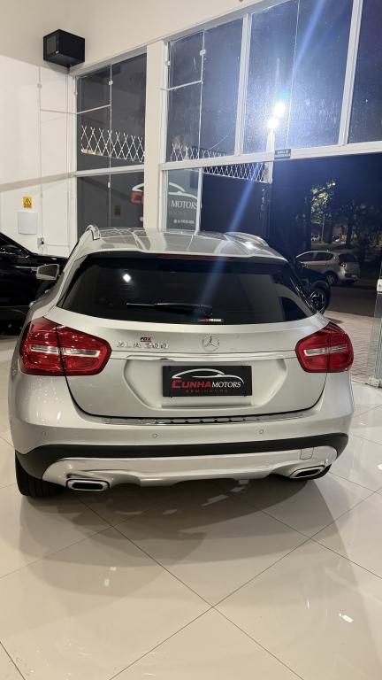 MERCEDES-BENZ GLA 200 - Foto