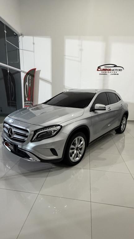 MERCEDES-BENZ GLA 200 - Foto