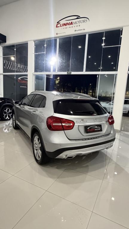 MERCEDES-BENZ GLA 200 - Foto