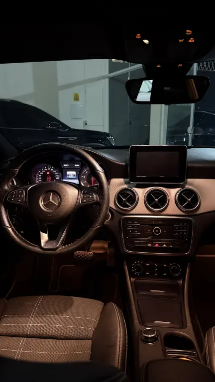 MERCEDES-BENZ GLA 200 - Foto