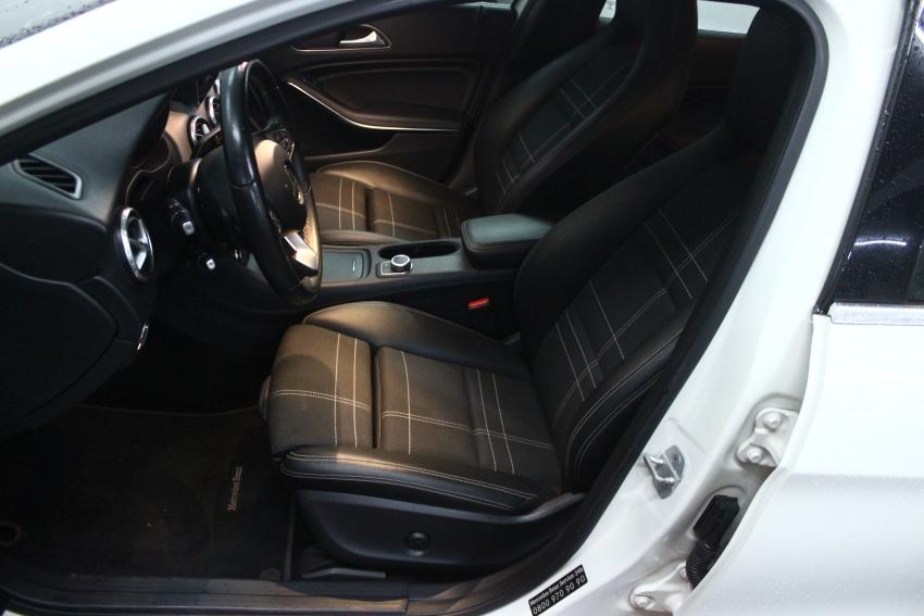 MERCEDES-BENZ GLA 200 - Foto