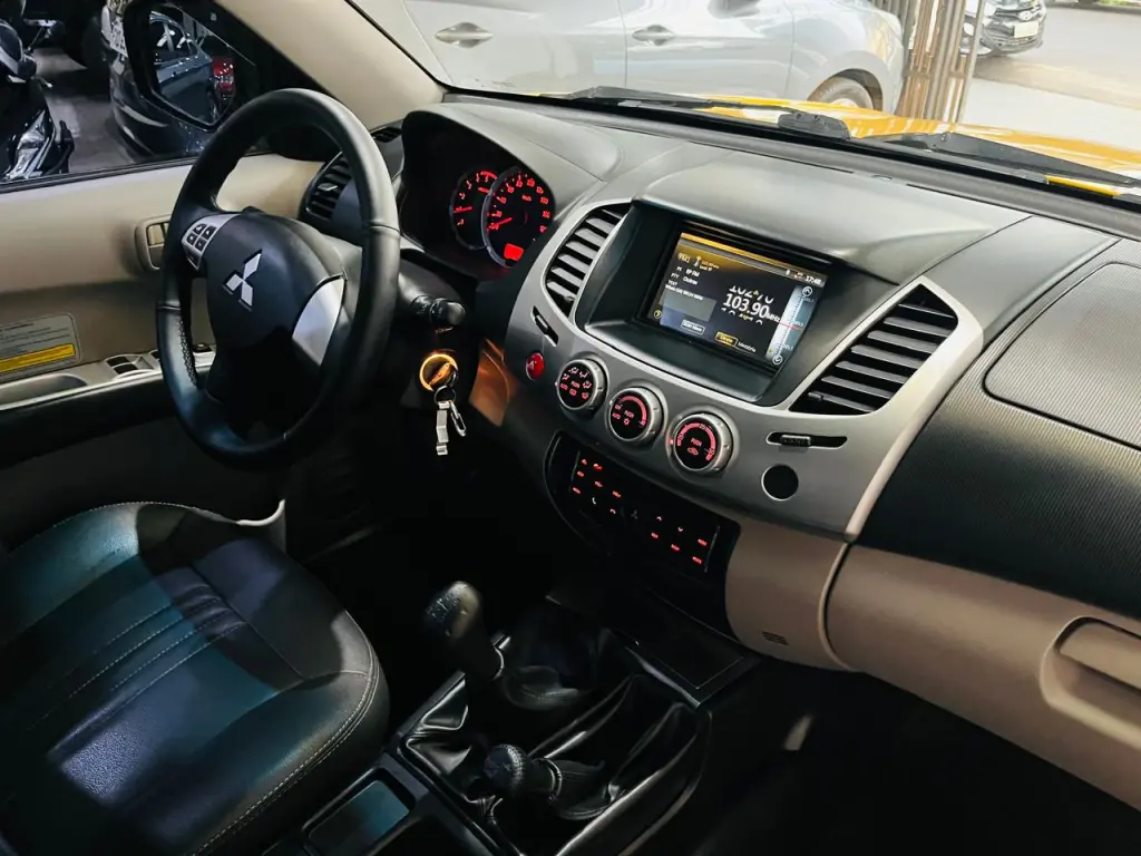 MITSUBISHI L 200 Savana - Foto