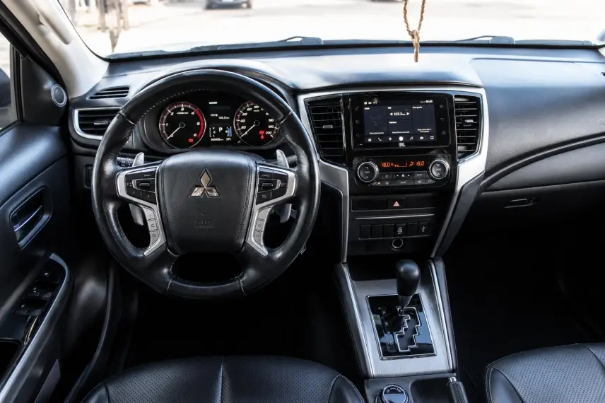 MITSUBISHI L 200 Triton - Foto