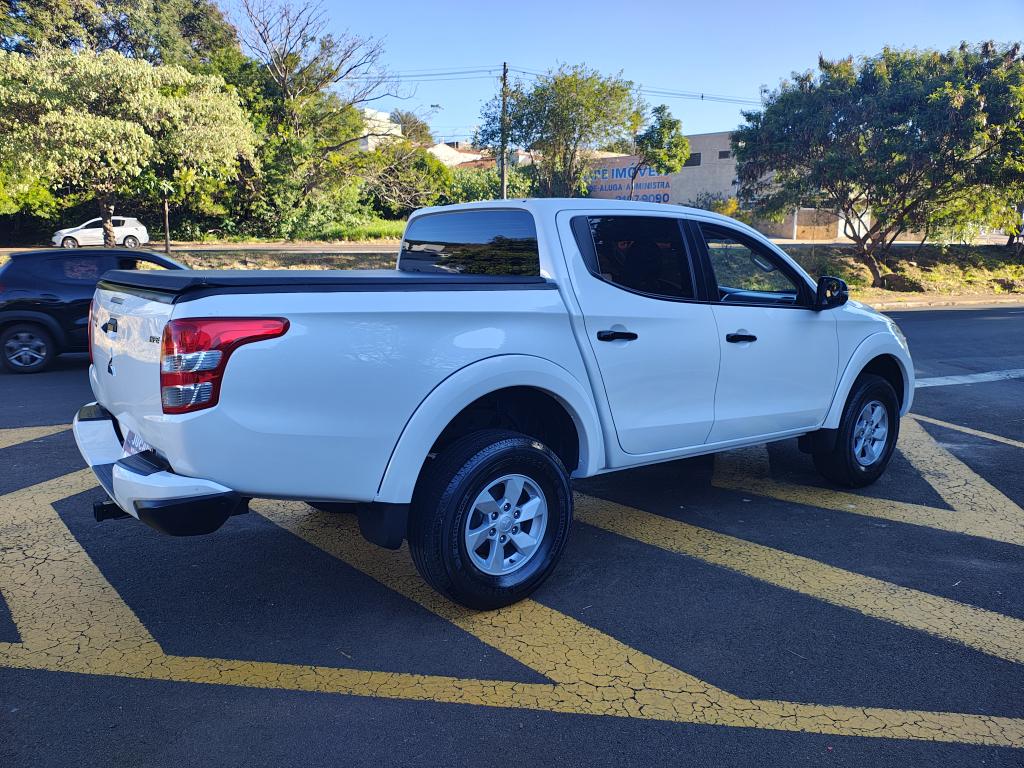MITSUBISHI L 200 Triton - Foto