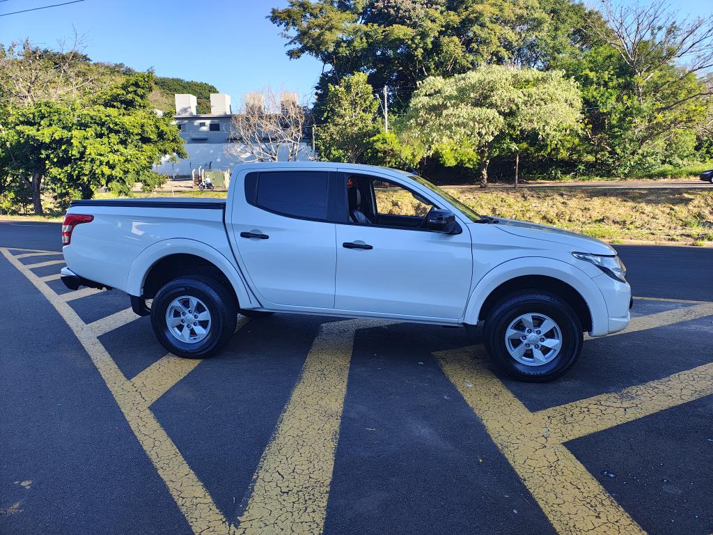 MITSUBISHI L 200 Triton - Foto