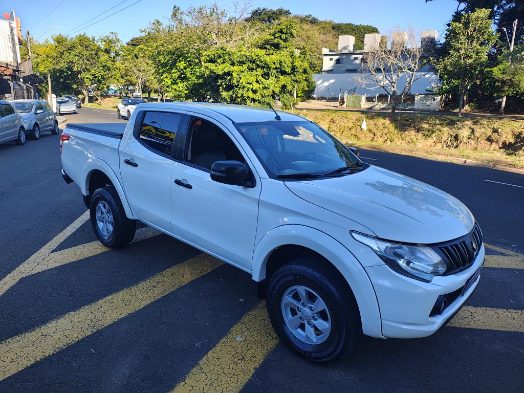 MITSUBISHI L 200 Triton - Foto