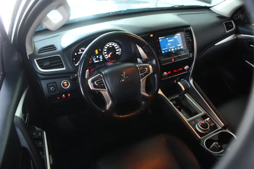 MITSUBISHI Pajero Sport - Foto