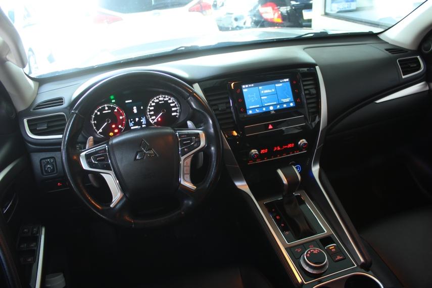 MITSUBISHI Pajero Sport - Foto