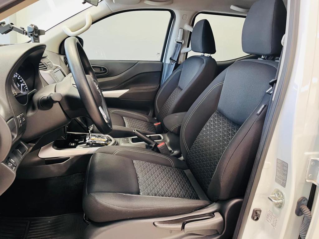 NISSAN Frontier - Foto