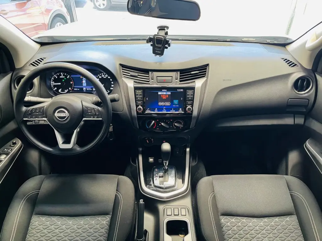 NISSAN Frontier - Foto