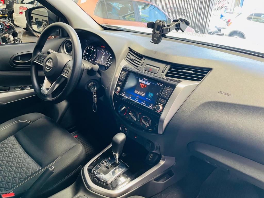 NISSAN Frontier - Foto