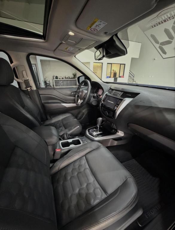 NISSAN Frontier - Foto
