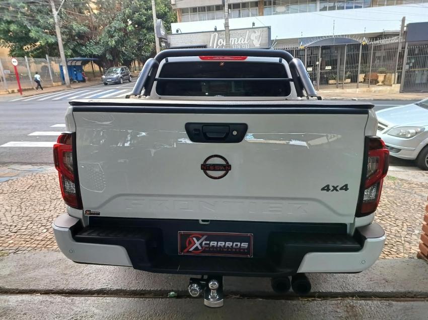 NISSAN Frontier - Foto
