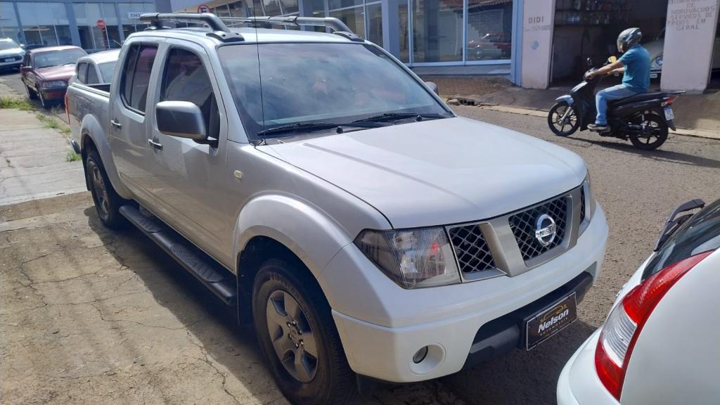 NISSAN Frontier - Foto