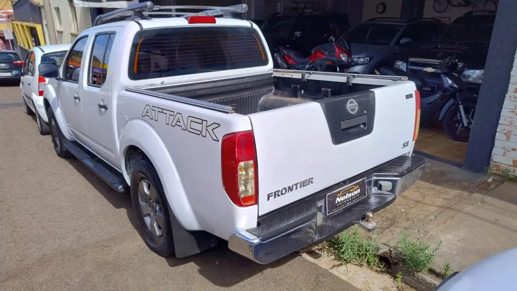 NISSAN Frontier - Foto