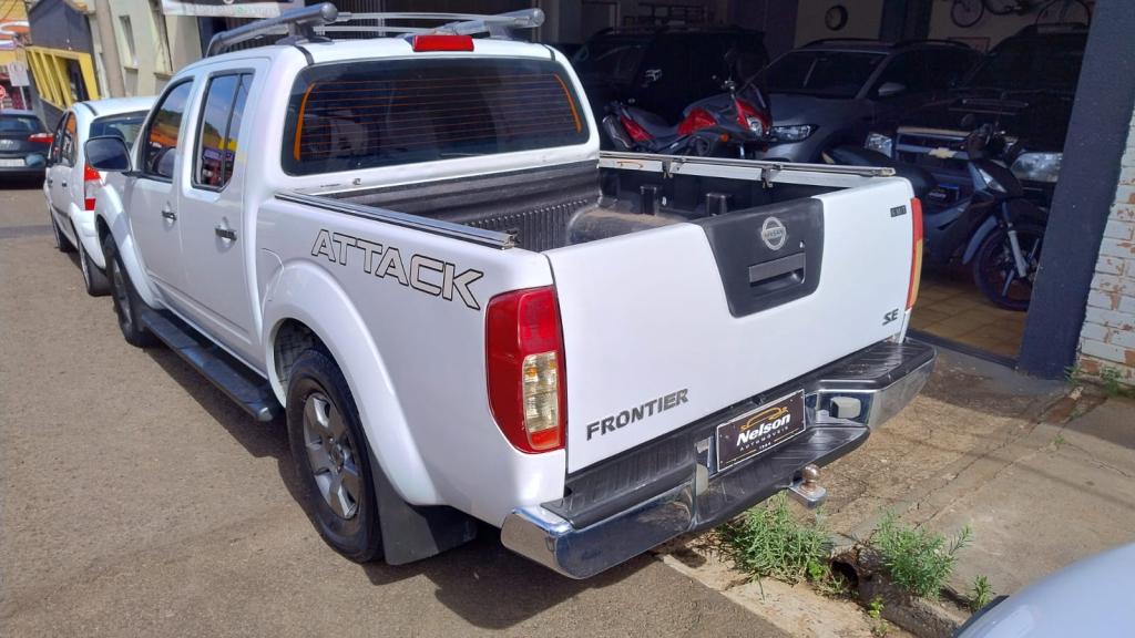 NISSAN Frontier - Foto