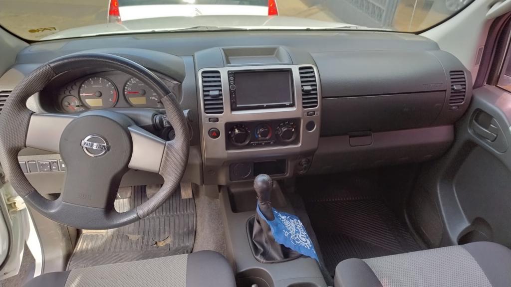NISSAN Frontier - Foto