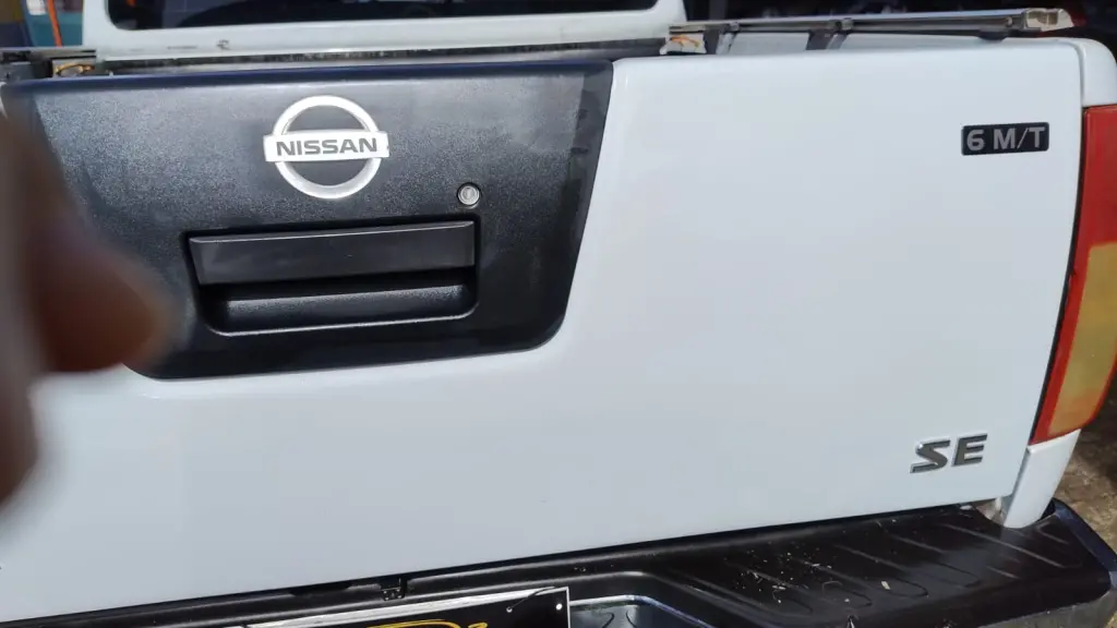 NISSAN Frontier - Foto