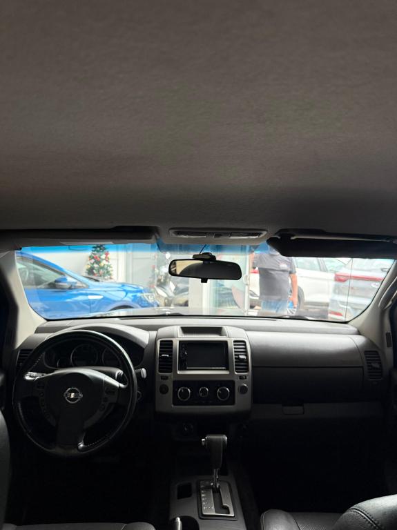 NISSAN Frontier - Foto