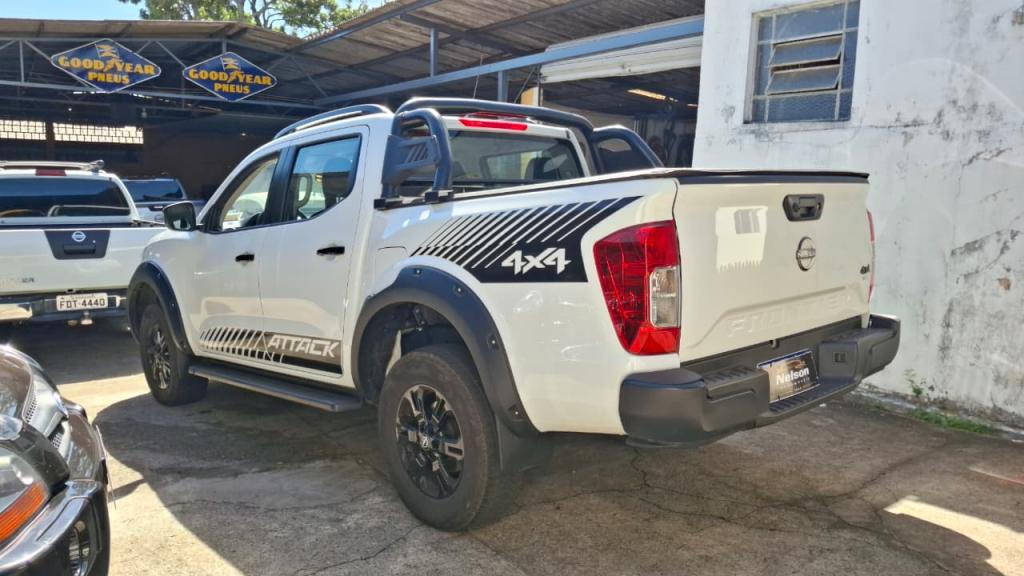 NISSAN Frontier - Foto
