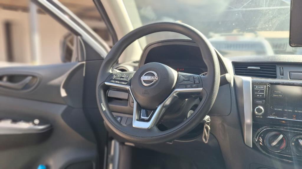 NISSAN Frontier - Foto