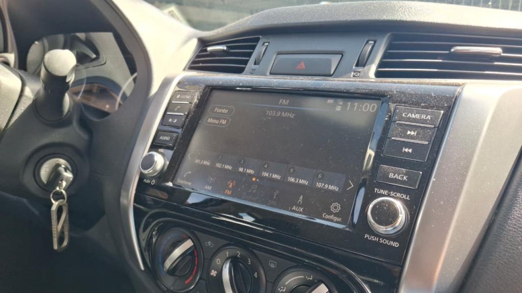 NISSAN Frontier - Foto