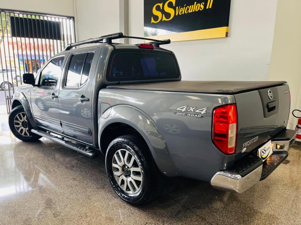 NISSAN Frontier - Foto