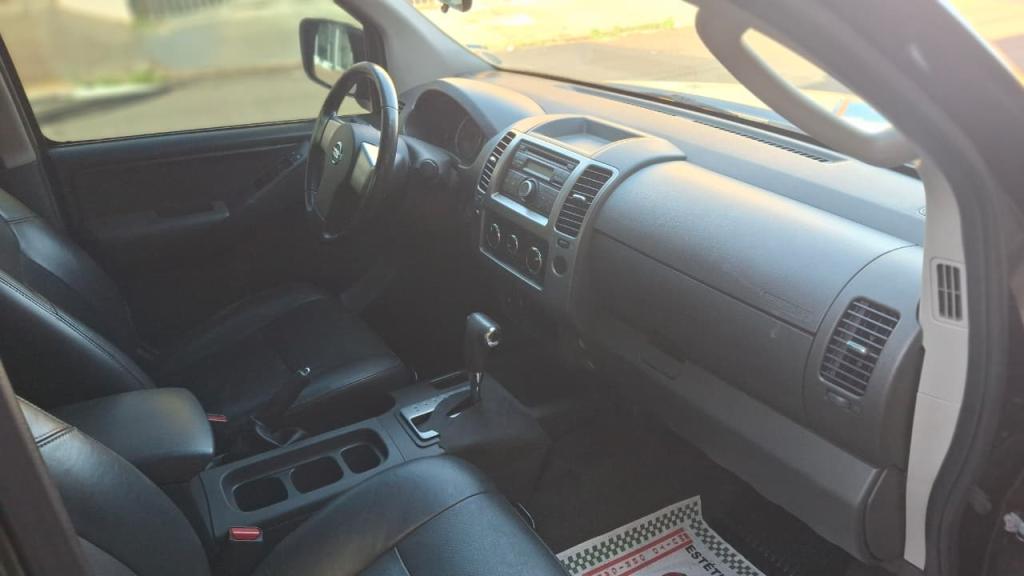 NISSAN Frontier - Foto