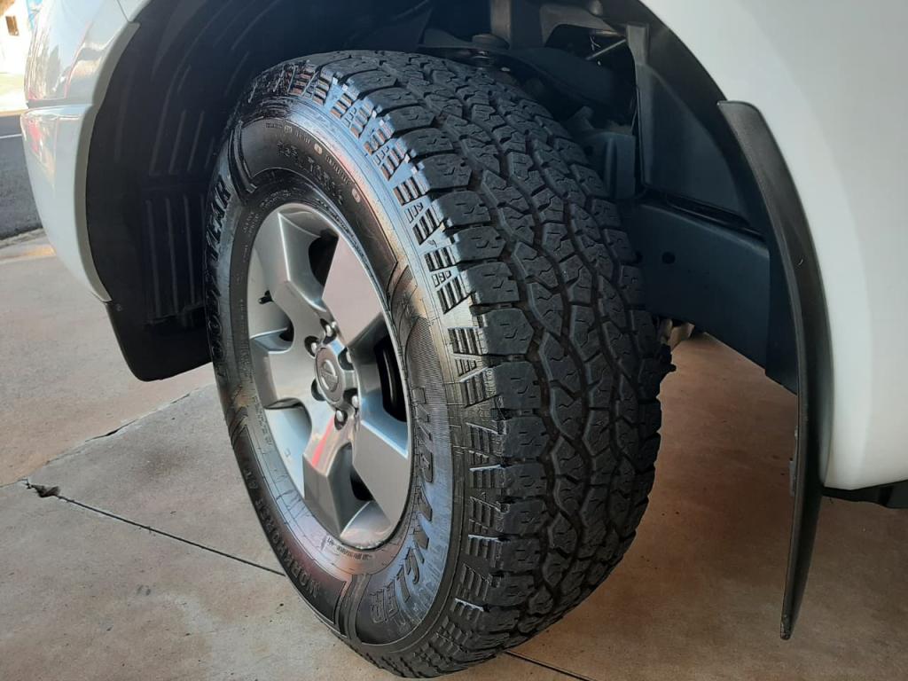 NISSAN Frontier - Foto