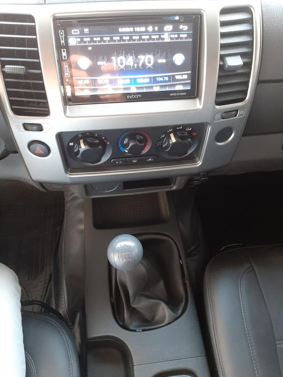 NISSAN Frontier - Foto