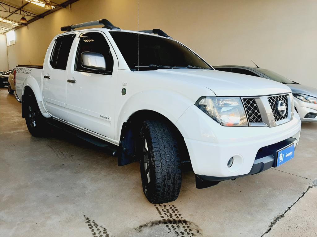 NISSAN Frontier - Foto