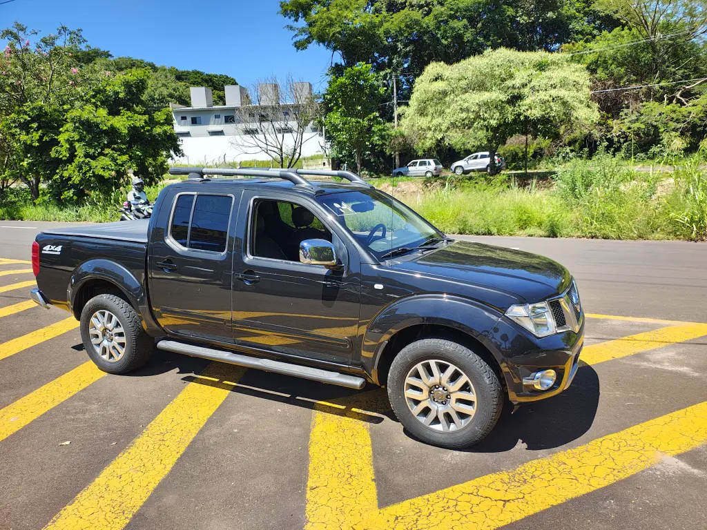 NISSAN Frontier - Foto