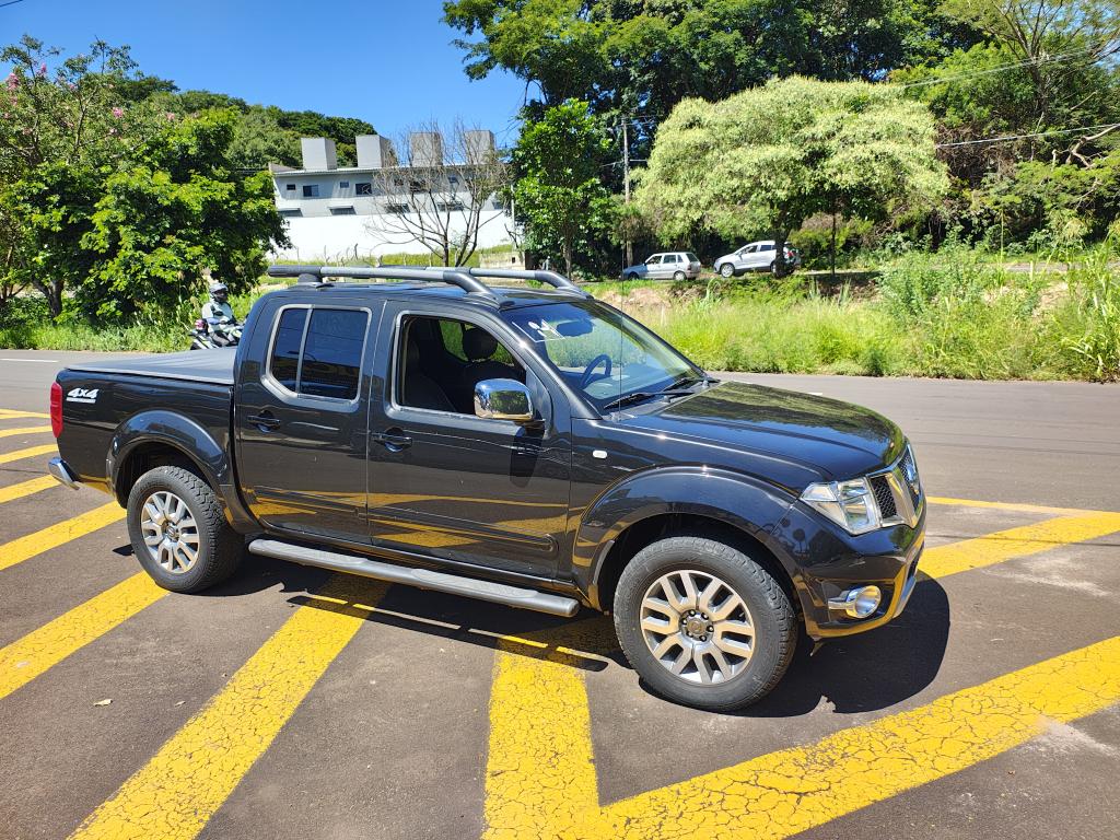 NISSAN Frontier - Foto