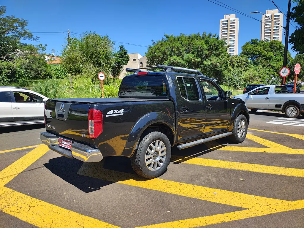 NISSAN Frontier - Foto