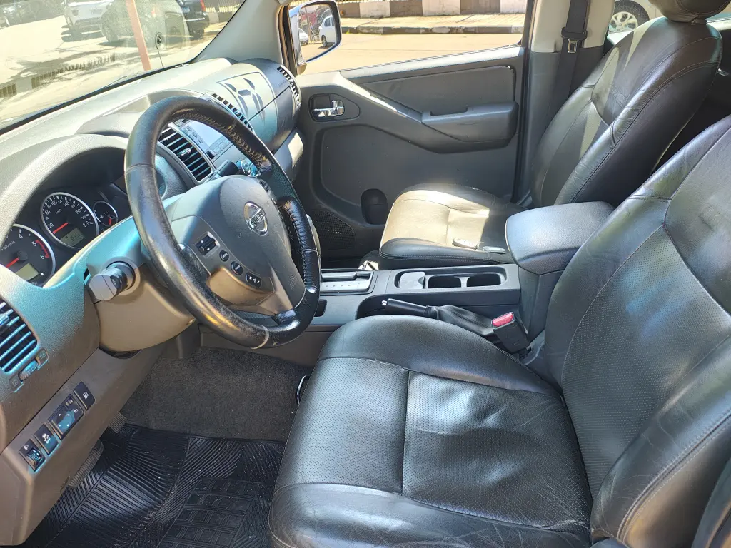 NISSAN Frontier - Foto