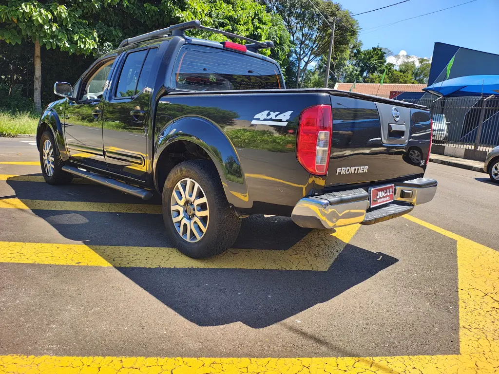 NISSAN Frontier - Foto